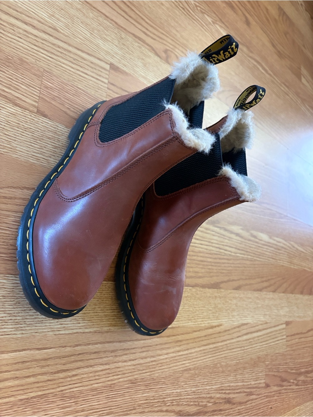 Dr. Martens 2976 Leonore Faux Fur-Lined Chelsea Boots – Brown – Size 9 NWOT